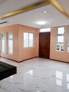 معلم العوازل والدهانات والترميم في حي نمار ولبن بالرياض 